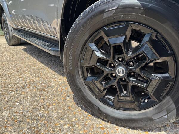 Nissan Navara 2.3 dCi N-Guard Auto 4WD Euro 6 4dr