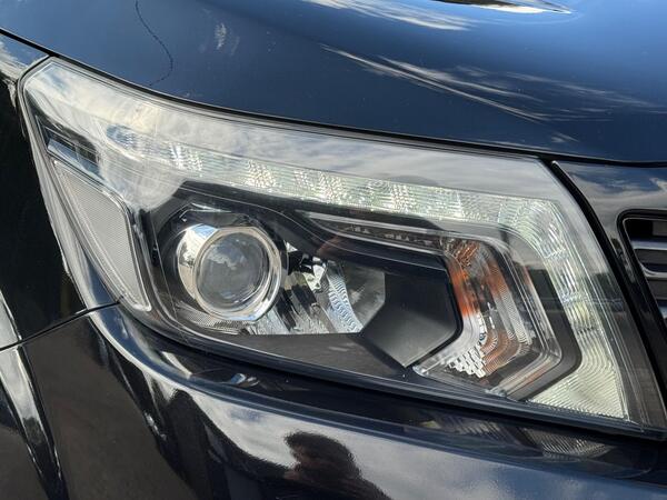 Nissan Navara 2.3 dCi N-Guard 4WD Euro 6 (s/s) 4dr at 28th