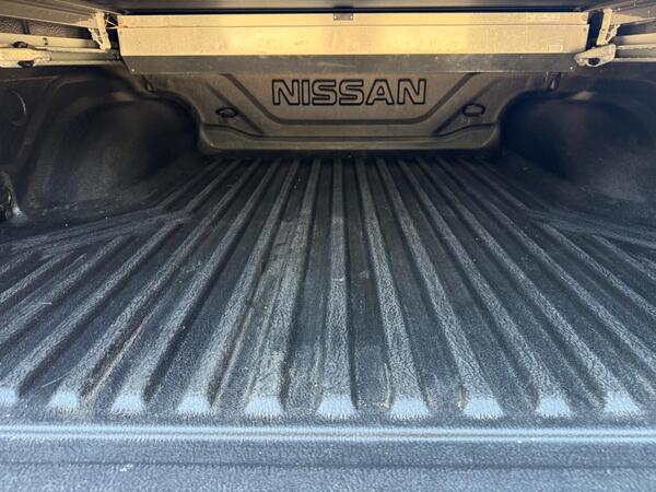 Nissan Navara 2.3 dCi N-Guard Auto 4WD Euro 6 4dr at 37th