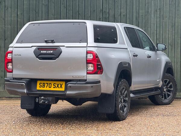 Toyota Hilux 2.8 D-4D Invincible X Auto 4WD Euro 6 (s/s) 4dr at 19th