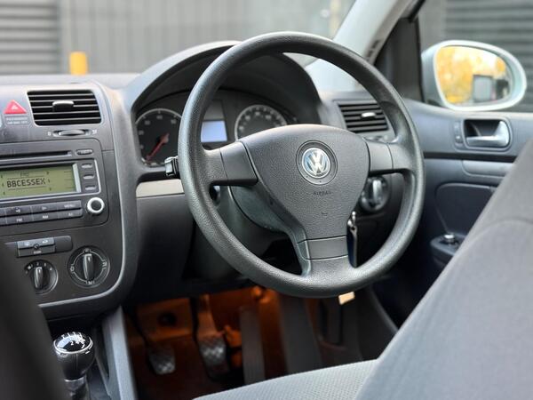 Volkswagen Golf 1.6 FSI SE 5dr - Image 2