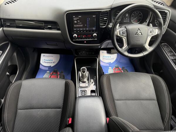 Mitsubishi Outlander 2.4h TwinMotor 13.8kWh Design CVT 4WD Euro 6 (s/s) 5dr at 2th