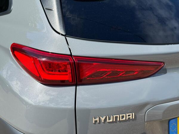 Hyundai KONA 64kWh Premium SE Auto 5dr (7kW Charger)