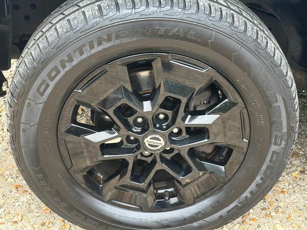 Nissan Navara 2.3 dCi N-Guard 4WD Euro 6 (s/s) 4dr at 27th
