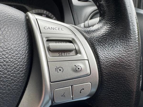 Nissan Navara 2.3 dCi N-Guard Auto 4WD Euro 6 4dr at 17th