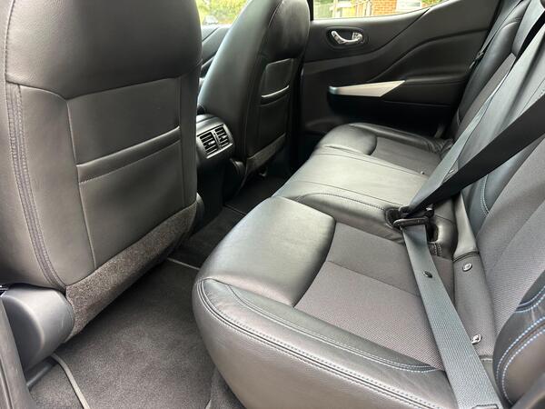Nissan Navara 2.3 dCi N-Guard Auto 4WD Euro 6 4dr at 35th