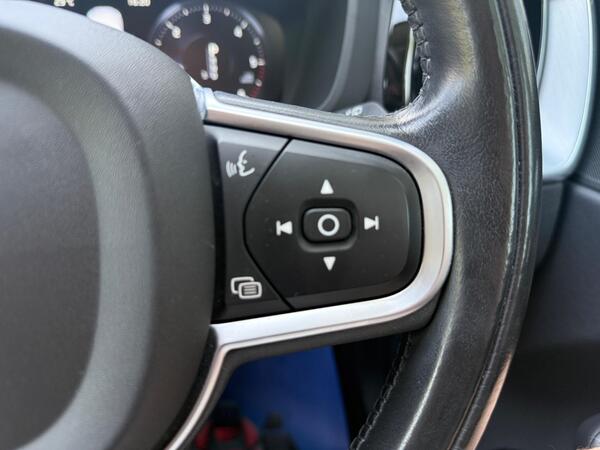 Volvo XC60 2.0 D4 Momentum Auto Euro 6 (s/s) 5dr at 30th