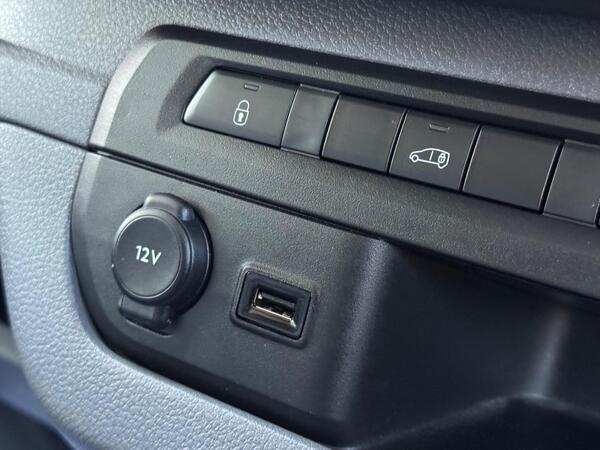 Peugeot Expert 2.0 BlueHDi 1400 Professional Premium Standard Panel Van MWB Euro 6 (s/s) 6dr