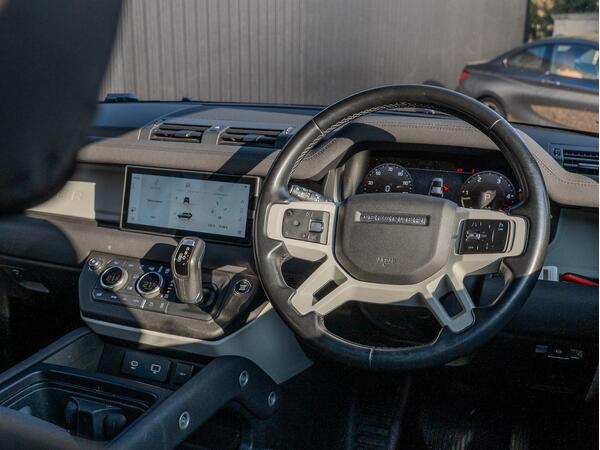 LAND ROVER DEFENDER X-DYNAMIC SE D MHEV A - Image 43