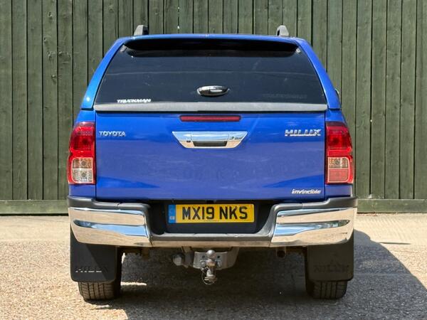Toyota Hilux 2.4 D-4D Invincible Auto 4WD Euro 6 (s/s) 4dr (TSS) at 18th