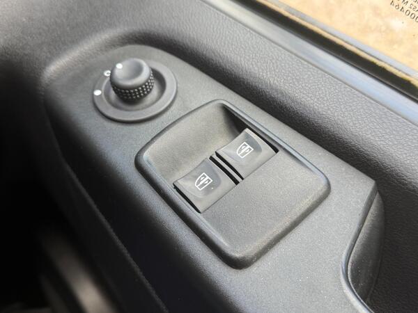 Renault Trafic 2.0 dCi ENERGY 28 Black Edition SWB Standard Roof Euro 6 (s/s) 5dr at 23th