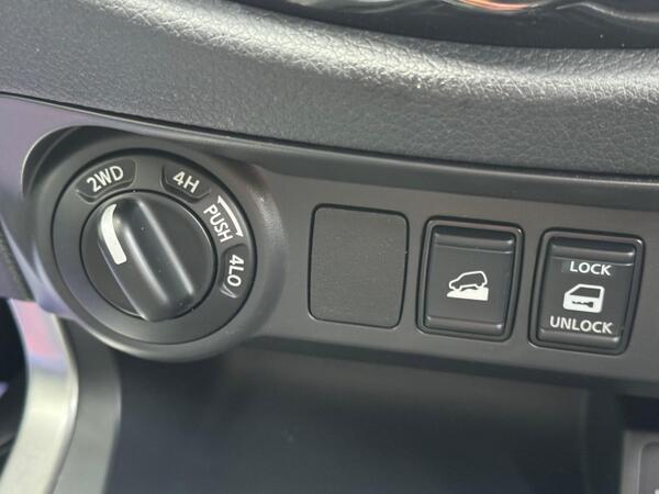 Nissan Navara 2.3 dCi Tekna 4WD Euro 6 (s/s) 4dr