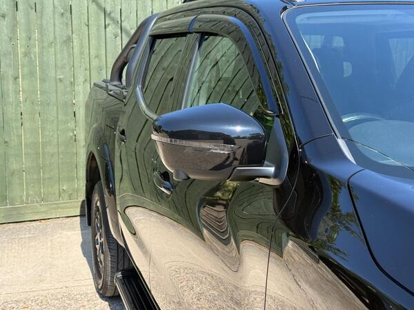 Nissan Navara 2.3 dCi N-Guard 4WD Euro 6 (s/s) 4dr at 39th