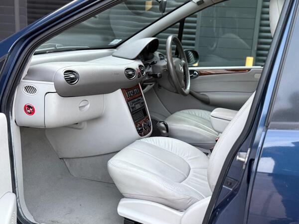 Mercedes-Benz A Class 1.9 A190 Elegance LWB Hatchback 5dr - Image 3