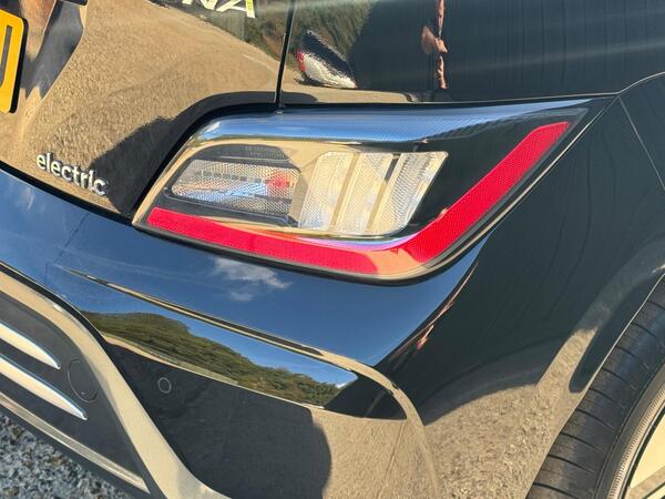 Hyundai KONA 64kWh Premium Auto 5dr (10.5kW Charger)