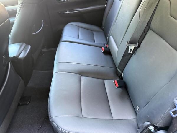 Toyota Hilux 2.4 D-4D Invincible Auto 4WD Euro 6 (s/s) 4dr (TSS) at 23th