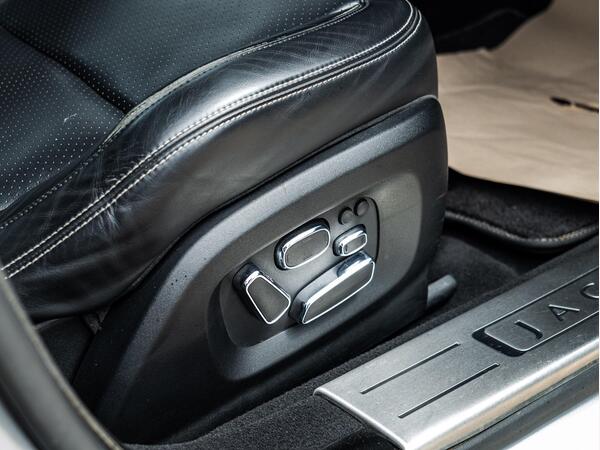 JAGUAR XJ PORTFOLIO S/C AUTO - Image 16