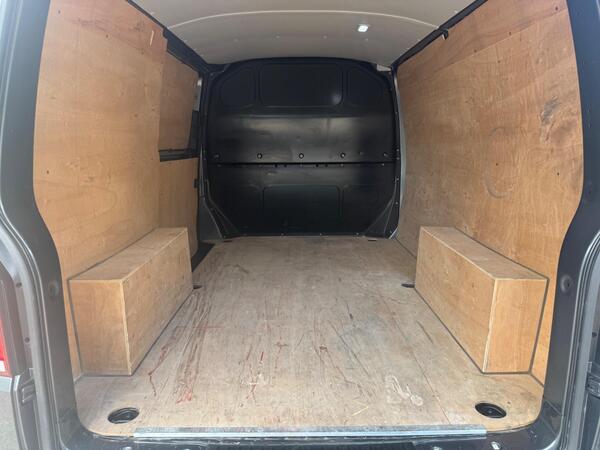 Volkswagen Transporter 2.0 TDI T30 Highline FWD SWB Euro 6 (s/s) 5dr at 12th