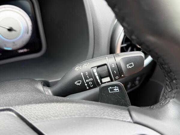 Hyundai KONA 64kWh Premium Auto 5dr (10.5kW Charger)
