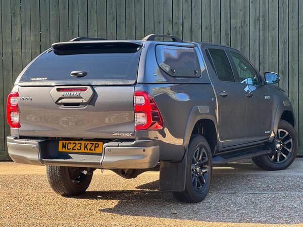 Toyota Hilux 2.8 D-4D Invincible X Auto 4WD Euro 6 (s/s) 4dr at 3th