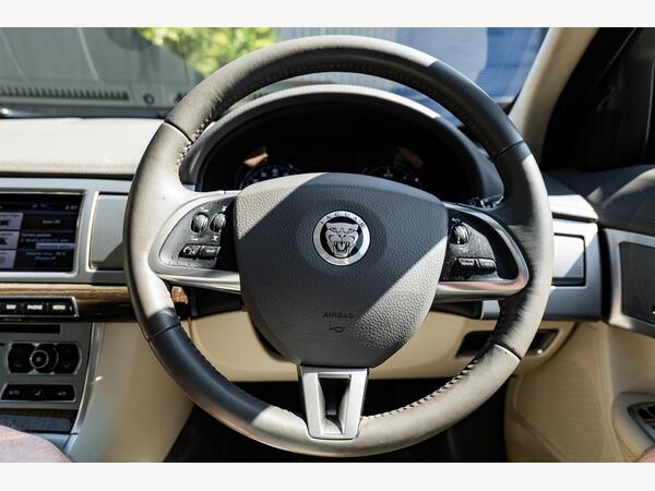JAGUAR XF PREMIUM LUXURY D AUTO - Image 35