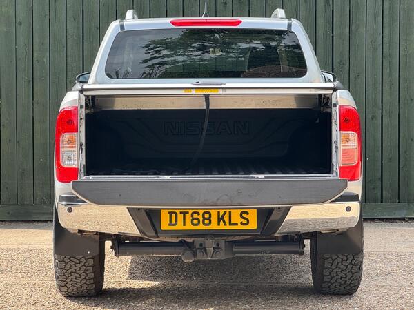 Nissan Navara 2.3 dCi Tekna Auto 4WD Euro 6 4dr at 13th