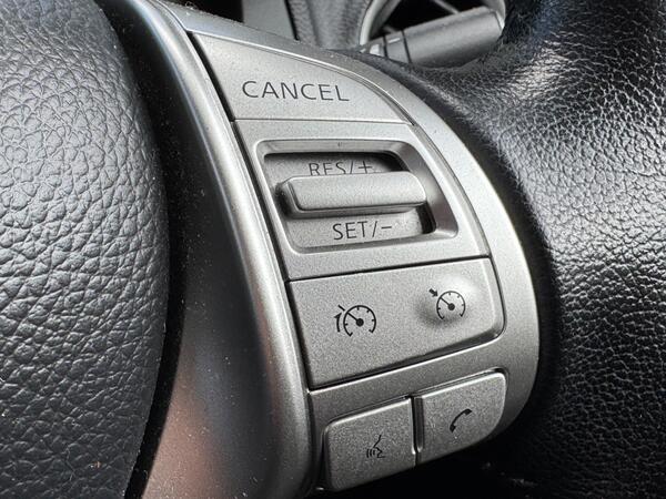 Nissan Navara 2.3 dCi Tekna 4WD Euro 6 (s/s) 4dr at 37th