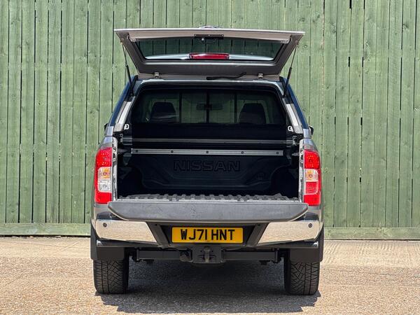 Nissan Navara 2.3 dCi Tekna Auto 4WD Euro 6 4dr at 13th