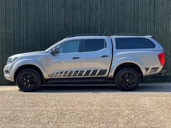 Nissan Navara 2.3 dCi N-Guard Auto 4WD Euro 6 4dr at 9th