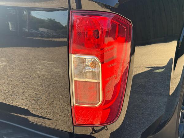 Nissan Navara 2.3 dCi Tekna 4WD Euro 6 (s/s) 4dr at 39th