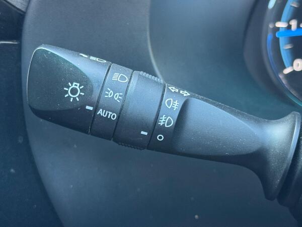 Toyota Hilux 2.8 D-4D Invincible X Auto 4WD Euro 6 (s/s) 4dr at 23th