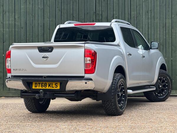 Nissan Navara 2.3 dCi Tekna Auto 4WD Euro 6 4dr at 19th