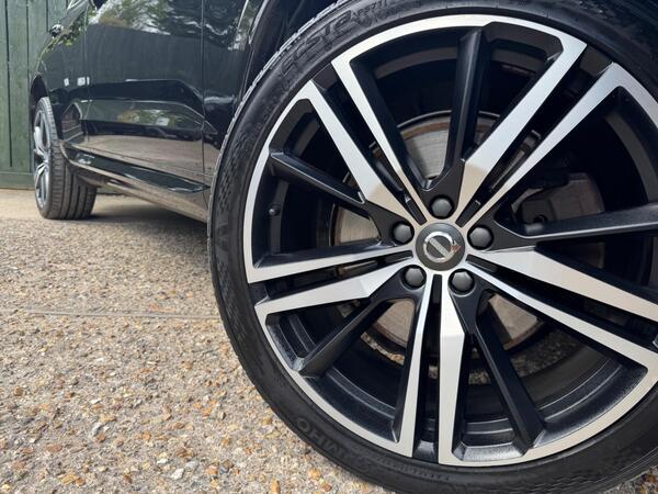 Volvo XC60 2.0 D5 PowerPulse R-Design Pro Auto AWD Euro 6 (s/s) 5dr