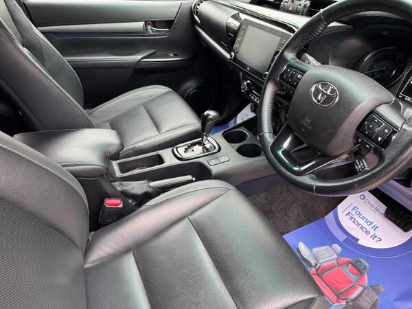 Toyota Hilux 2.8 D-4D Invincible X Auto 4WD Euro 6 (s/s) 4dr at 4th