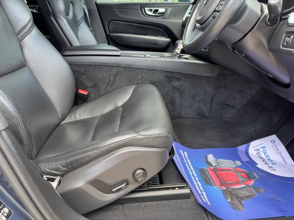 Volvo XC60 2.0 T4 Edition Auto Euro 6 (s/s) 5dr at 21th