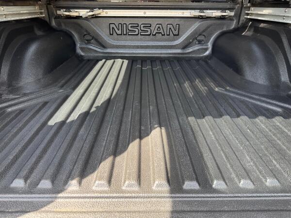 Nissan Navara 2.3 dCi Tekna 4WD Euro 6 (s/s) 4dr at 42th