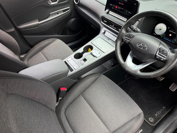 Hyundai KONA 64kWh Premium Auto 5dr (10.5kW Charger)