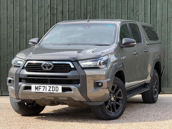 Toyota Hilux 2.8 D-4D Invincible X Auto 4WD Euro 6 (s/s) 4dr at 9th