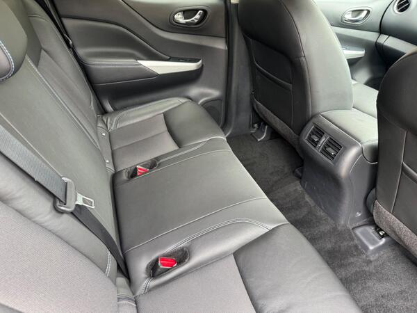 Nissan Navara 2.3 dCi N-Guard Auto 4WD Euro 6 4dr at 20th