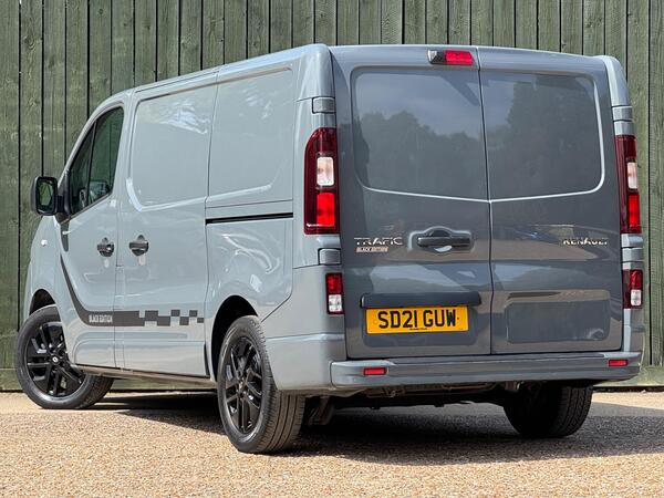 Renault Trafic 2.0 dCi ENERGY 28 Black Edition SWB Standard Roof Euro 6 (s/s) 5dr at 13th