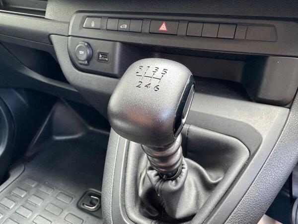 Vauxhall Vivaro 2.0 Turbo D 3100 Pro L2 H1 Euro 6 (s/s) 6dr at 19th
