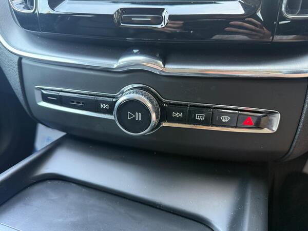 Volvo XC60 2.0 D4 Momentum Auto Euro 6 (s/s) 5dr at 16th