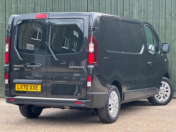 Renault Trafic 2.0 dCi ENERGY 28 Sport SWB Standard Roof Euro 6 (s/s) 5dr at 19th