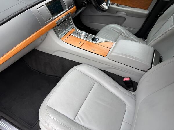 Jaguar XF 3.0 V6 Luxury Auto Euro 4 4dr