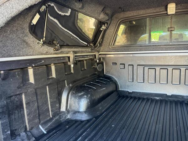 Toyota Hilux 2.8 D-4D Invincible X Auto 4WD Euro 6 (s/s) 4dr at 24th