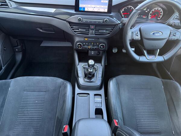 Ford Focus 2.3T EcoBoost ST Euro 6 (s/s) 5dr at 2th