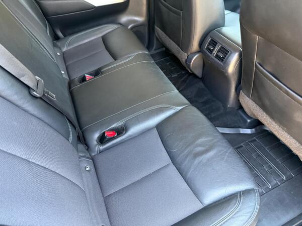 Nissan Navara 2.3 dCi N-Guard 4WD Euro 6 (s/s) 4dr at 29th