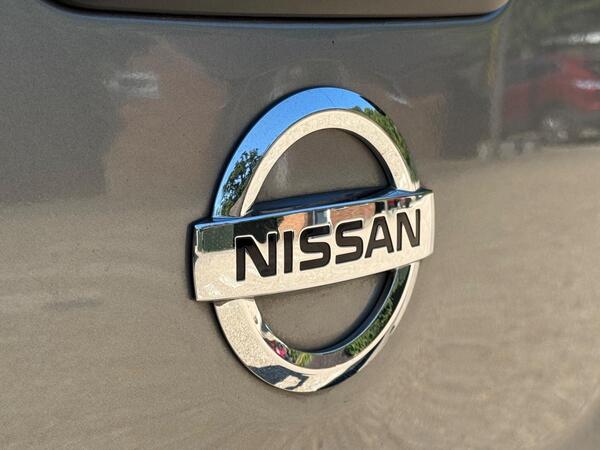 Nissan Navara 2.3 dCi N-Guard Auto 4WD Euro 6 4dr