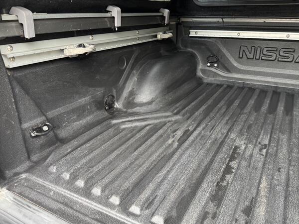 Nissan Navara 2.3 dCi N-Guard Auto 4WD Euro 6 4dr at 37th