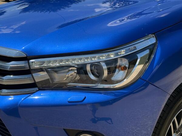 Toyota Hilux 2.4 D-4D Invincible Auto 4WD Euro 6 (s/s) 4dr (TSS) at 36th